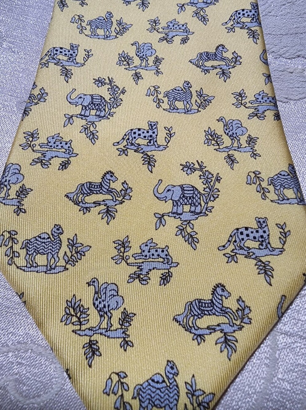 Salvatore Ferragamo Men's Tie, 100% Silk, Yellow & Blue Animal Print, EUC